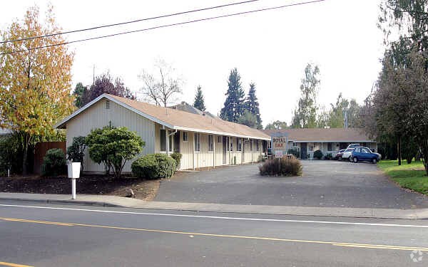 Primary Photo - Royal Oak Apartments