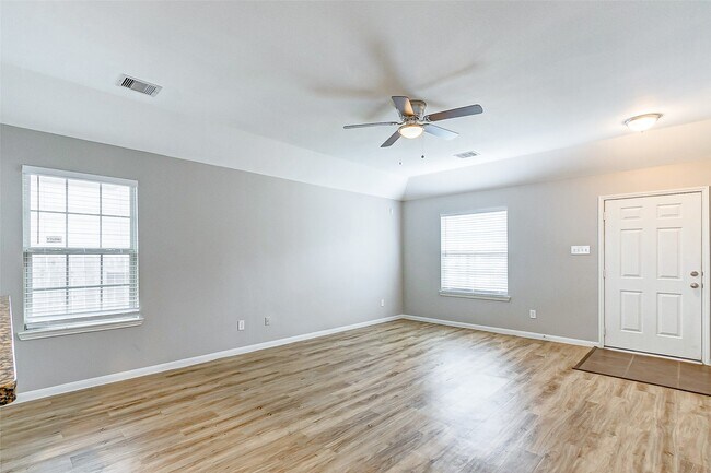 Foto del edificio - 12943 Pecan Shores Dr