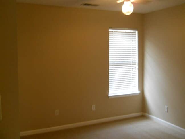 Building Photo - 1098 Breezy Valley Dr
