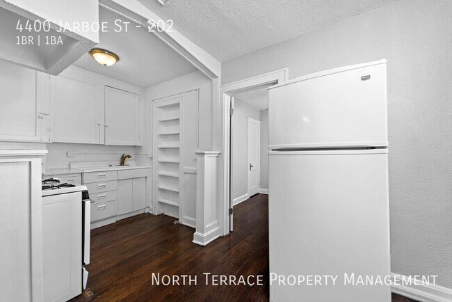 Building Photo - ? 1-Bedroom + Den at Jarboe Place – Vintag...
