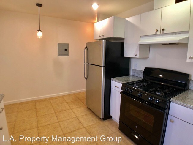 Building Photo - 1222 N Kenmore Ave