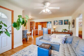 Building Photo - 2933 Ivanhoe St