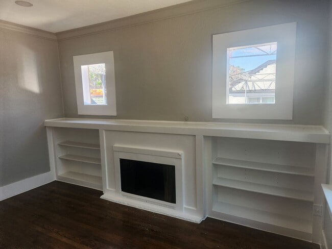 Photo - Bright & Updated 3-Bedroom Upper Unit All Utilities Included! Apartment