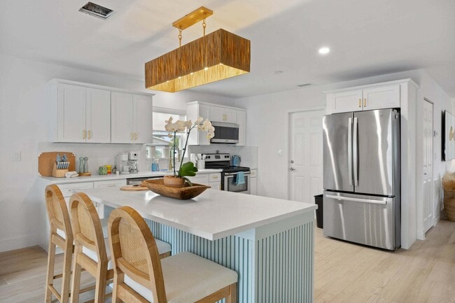 Foto del edificio - 1096 SW 27th Ave