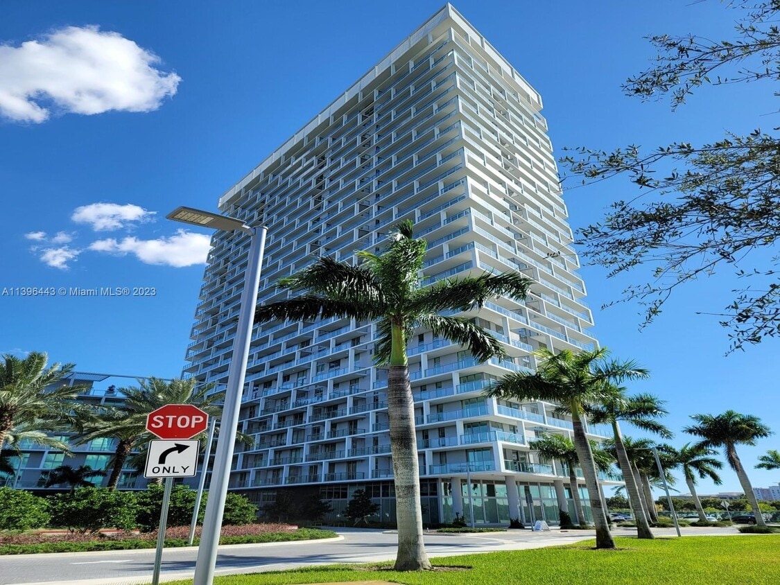 Primary Photo - 2000 Metropica Way