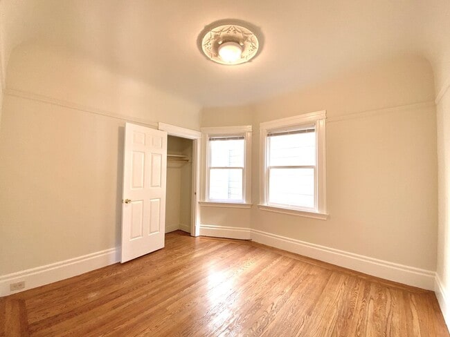 Building Photo - 4BR/2BA in Haight. IN-UNIT LAUNDRY! DISHWA...