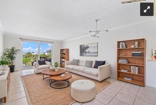 Building Photo - 6950 Miami Gardens Dr