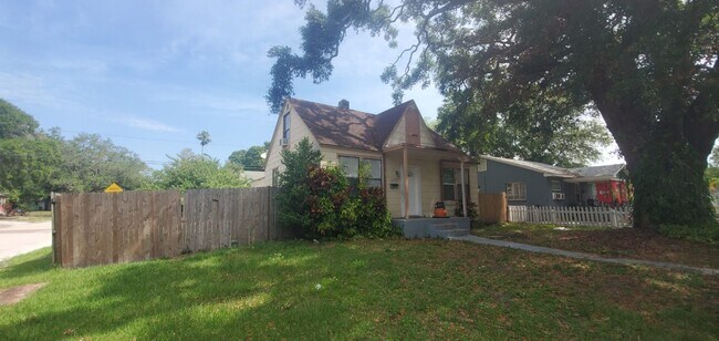 Foto del edificio - 5 Bedroom St Pete Home