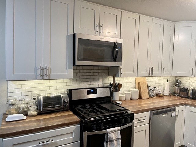 Newly remodeled kitchen - 1060 Seminary Ave