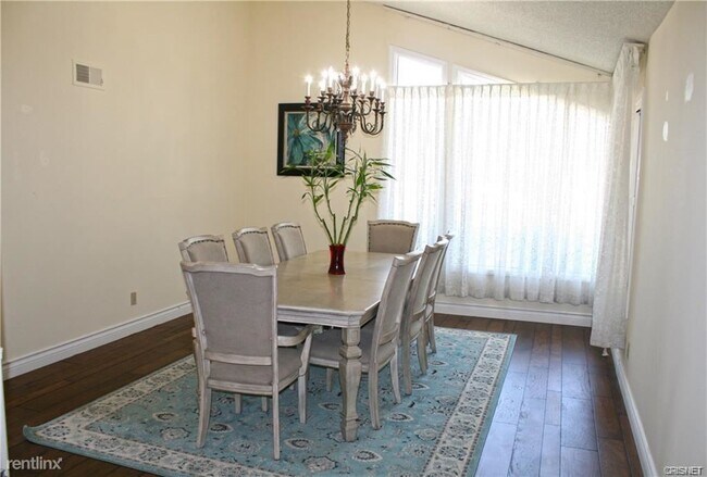 Foto del edificio - 4 br, 2.5 bath House - 9426 Balcom Ave