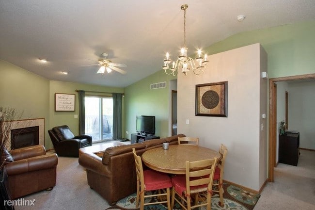 Building Photo - 3 br, 2 bath Townhome - 2442 Walden Rd