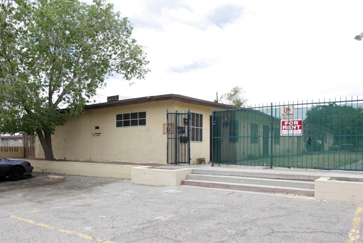 Primary Photo - 2030 Sunrise Ave