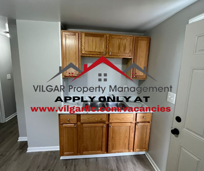 Building Photo - 4855 White Oak Ave