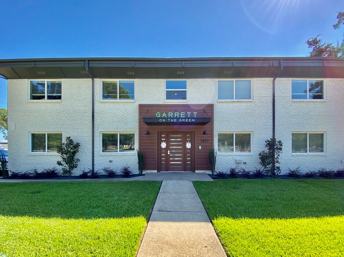 Garrett on the Green 1417 N Garrett Ave Dallas, TX Apartments for