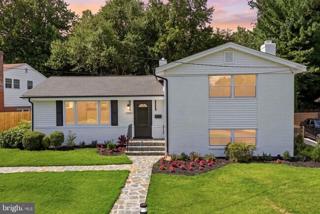 Building Photo - 9831 Singleton Dr