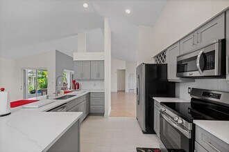 Building Photo - 1401 Hideaway Bend