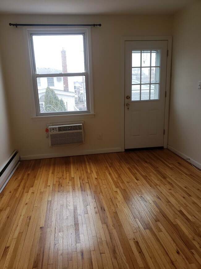 Master Bedroom with door to balcony - 73-24 68th Rd