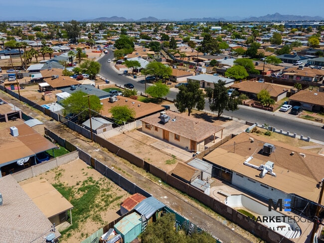 Building Photo - 3Bed/1.75Bath House at 51st/Indian School!...