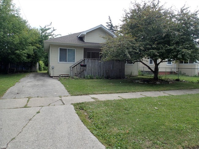 Building Photo - 1520 N Oakley St