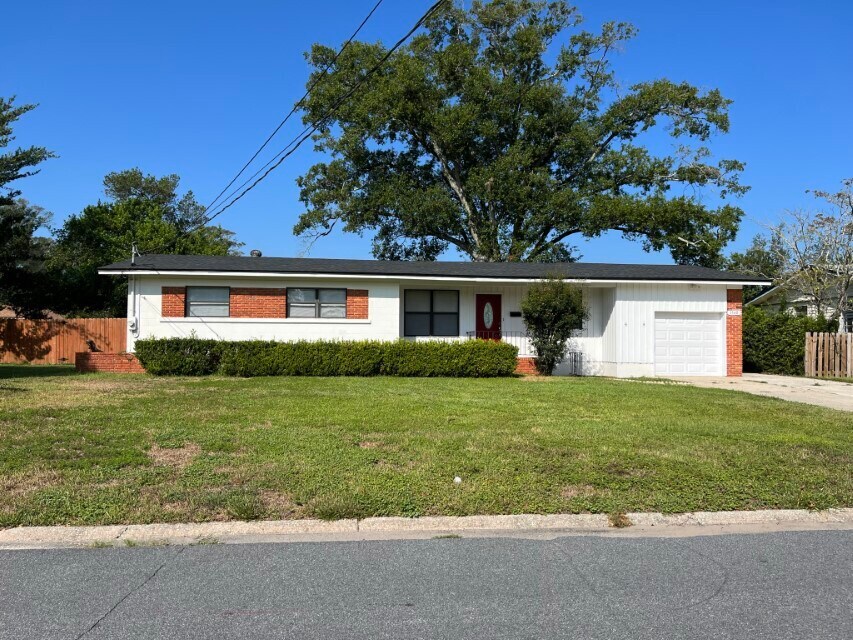 Foto principal - 1348 Lamanto Ave E