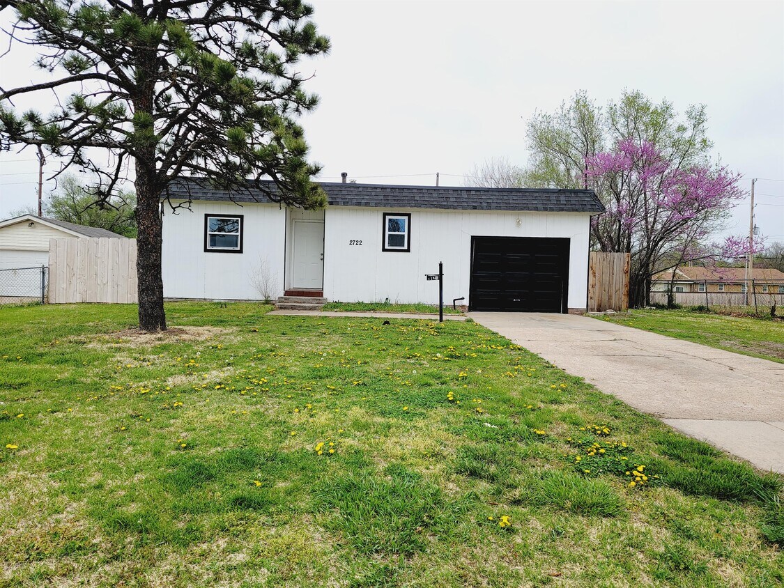 2722 N Holyoke St, Wichita, KS 67220 House for Rent in Wichita, KS