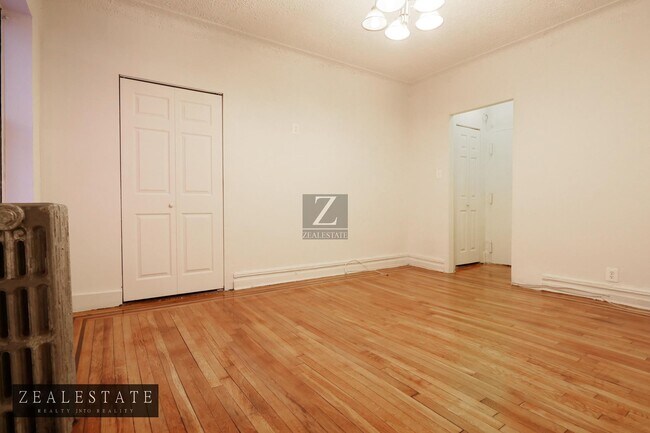Building Photo - 299 Adelphi Street
