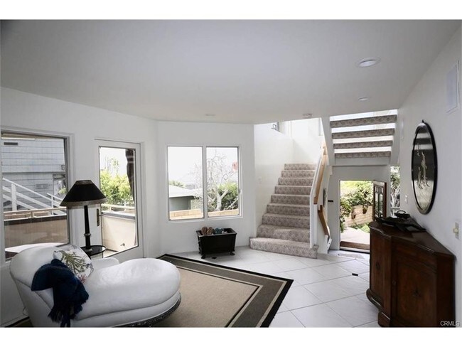 Building Photo - 1345 Cliff Dr