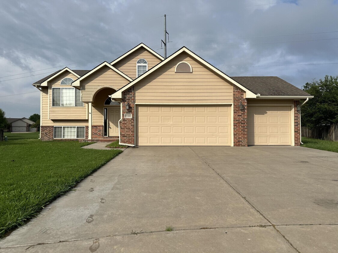 2101 Timber Ln Cir, Derby, KS 67037 House Rental in Derby, KS