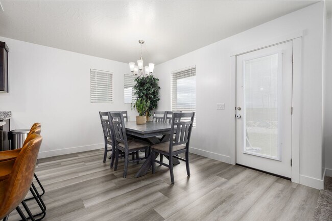 Building Photo - Spacious 4-Bedroom, 2.5-Bathroom Townhome ...