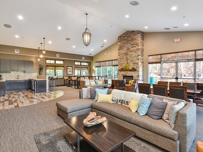 Foto del edificio - Bass Lake Hills Townhomes