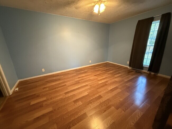 Foto del edificio - Single-Level 2 Bed, 2 Bath Duplex Near Percy Priest Lake with Lawn Care Included