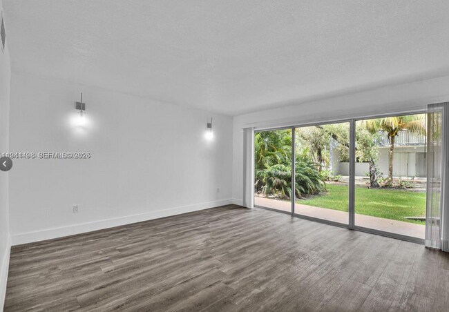 Building Photo - 9371 Fontainebleau Blvd