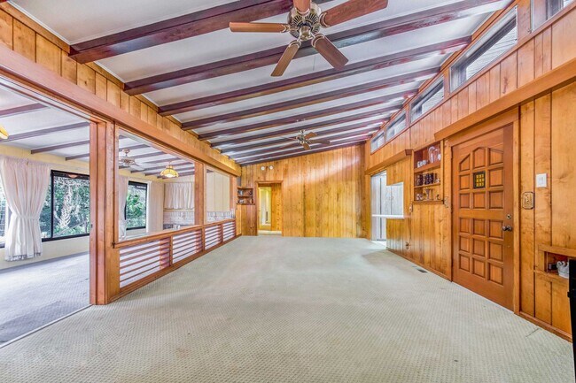 Building Photo - Charming 3 Bedroom, 2 Bath Single Family H...