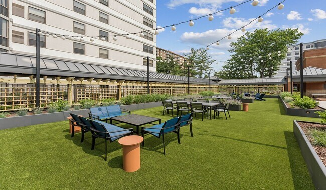 Disfrute de su patio privado. - Huntington Gateway