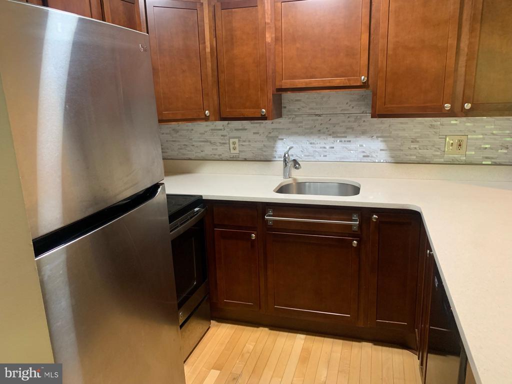Primary Photo - 5700 Chapman Mill Dr