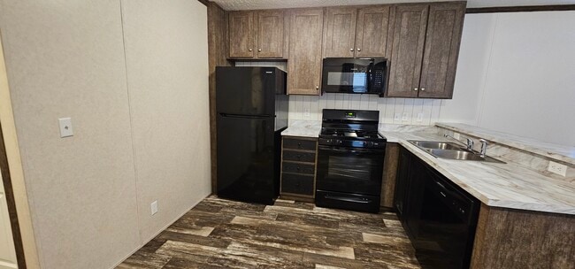 Building Photo - 4 Arbor Ln