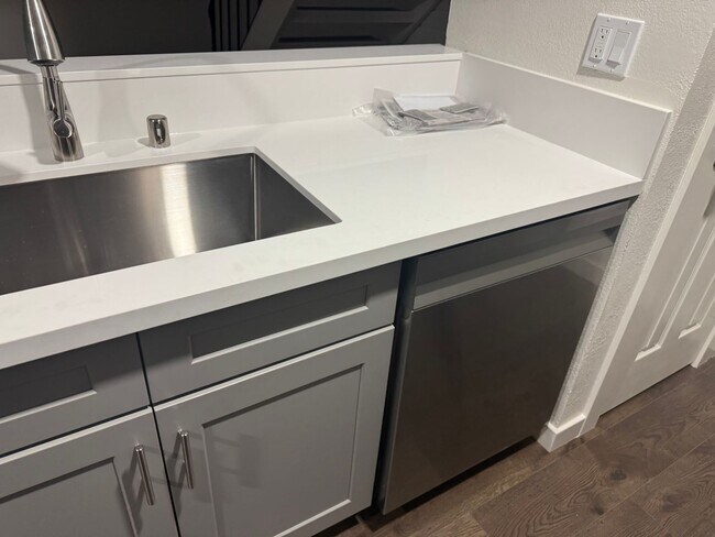 Foto del edificio - Condominium for Rent in Sacramento, CA