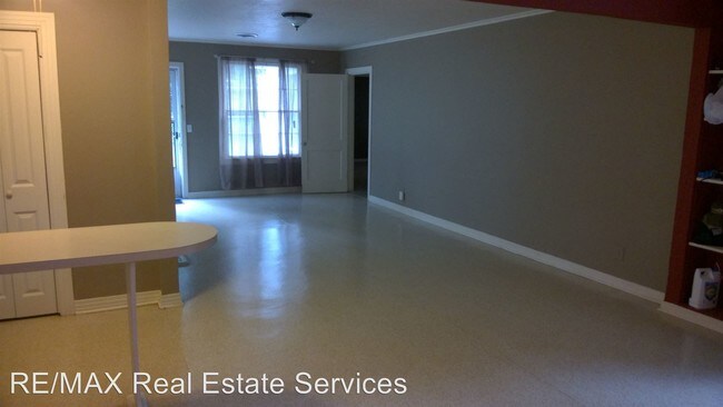 Building Photo - 5736 S Lakeshore Dr