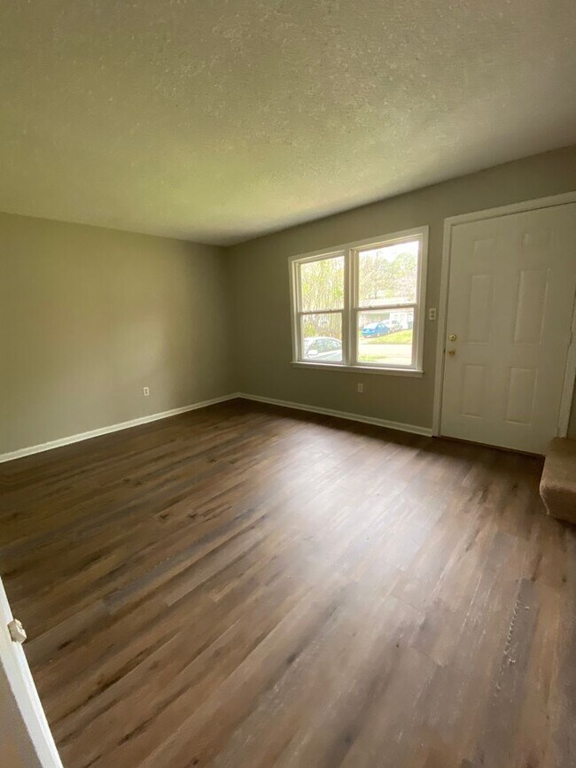 Foto del edificio - 8230 Cedarbrook Dr