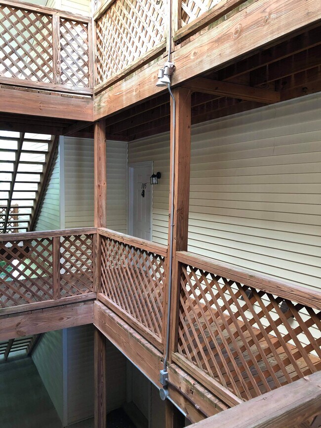 Foto del edificio - 105 N Timber Dr