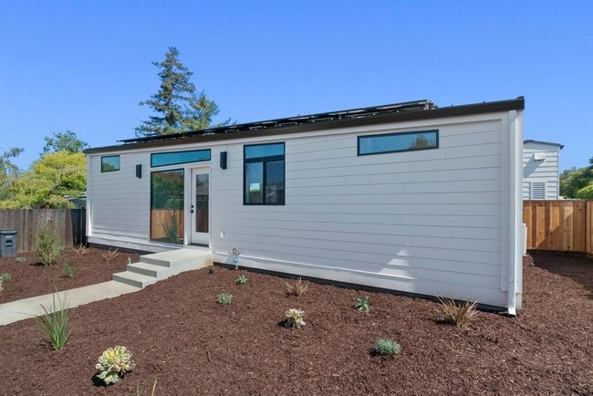 Building Photo - 1570 7th Ave