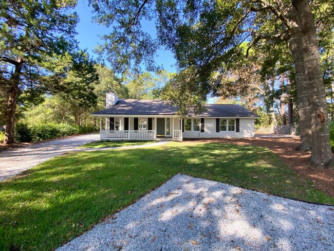 Foto del edificio - Completely Remodeled Ranch Style Home in the Heart of Downtown Bluffton and no HOA!