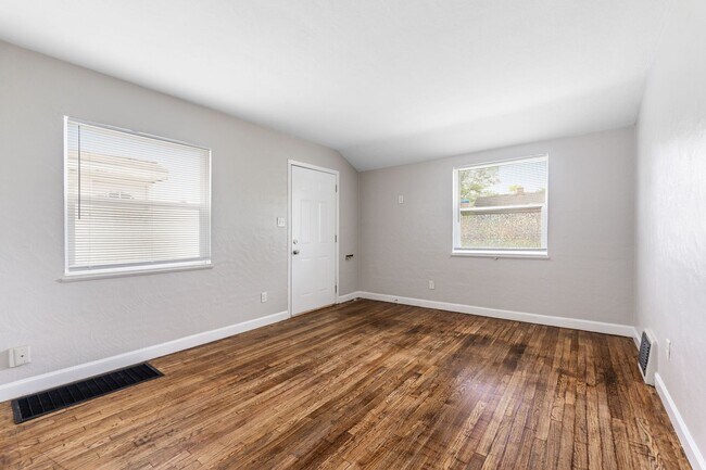 Foto del edificio - 388 S Powell Ave