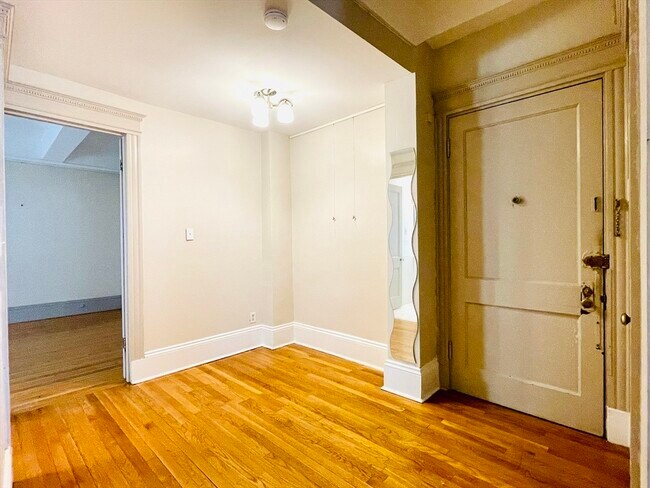 Foto del edificio - 1081 Beacon St