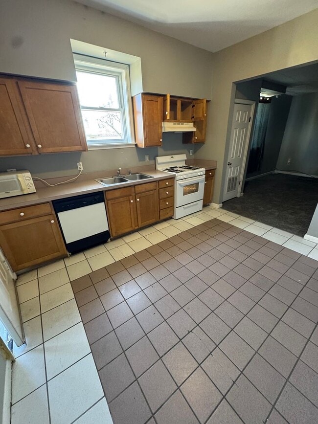 Building Photo - 4028 Belle Grove Rd