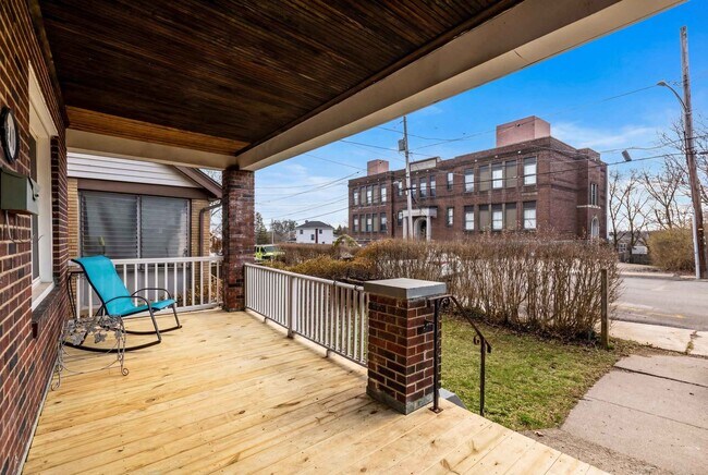 Foto del edificio - 240 Ridgewood Ave