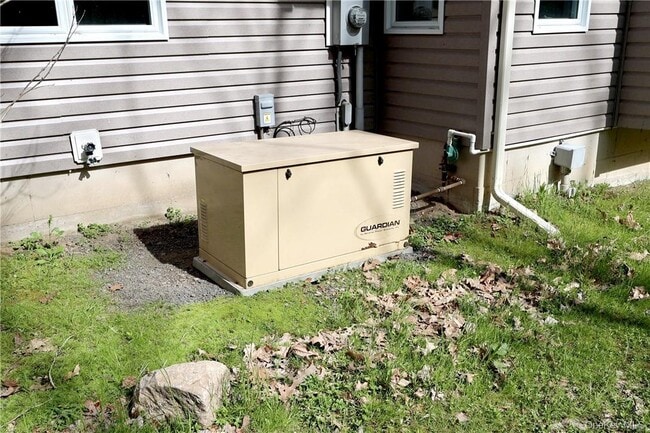 Building Photo - 63 Lawrence Hill Rd