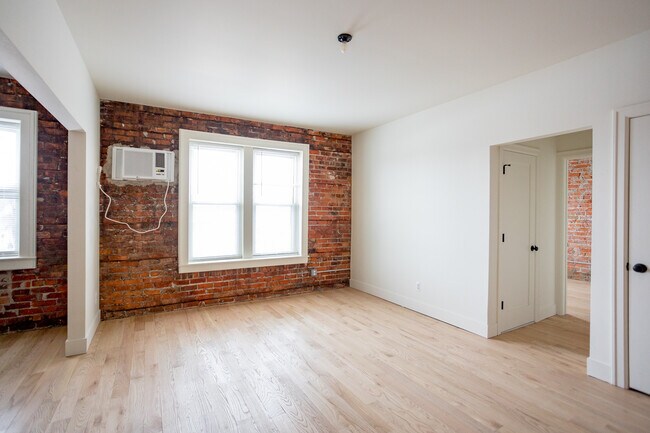 Building Photo - 624 Charlotte St