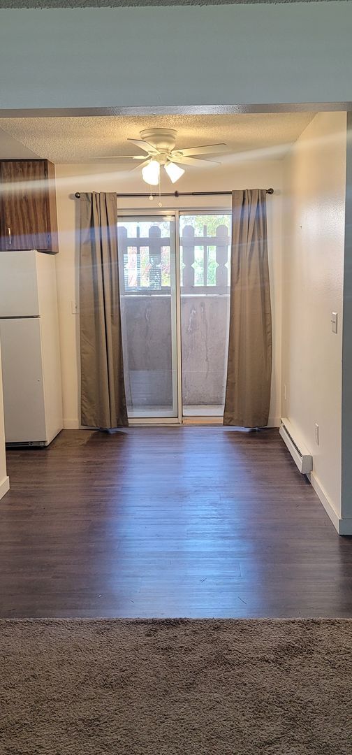 Building Photo - Clean, centrally located 2 bedroom- 1 bath...