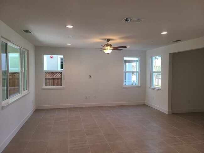 Foto del edificio - Stunning 4 Bedroom, 3 Bath Mountain house Home W/ Solar